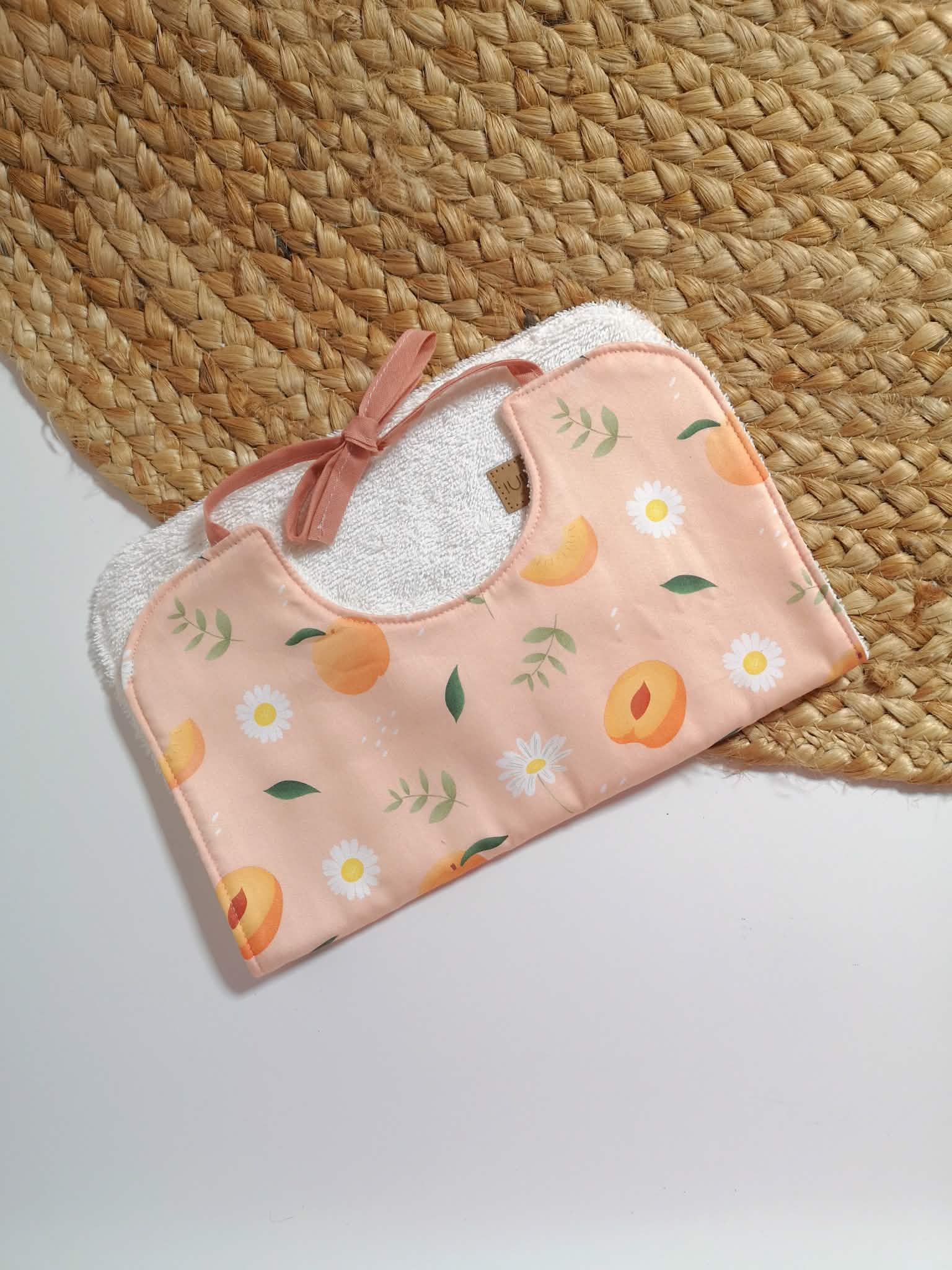 Bavoir bébé coton bio - Motif Pêches & Pâquerettes