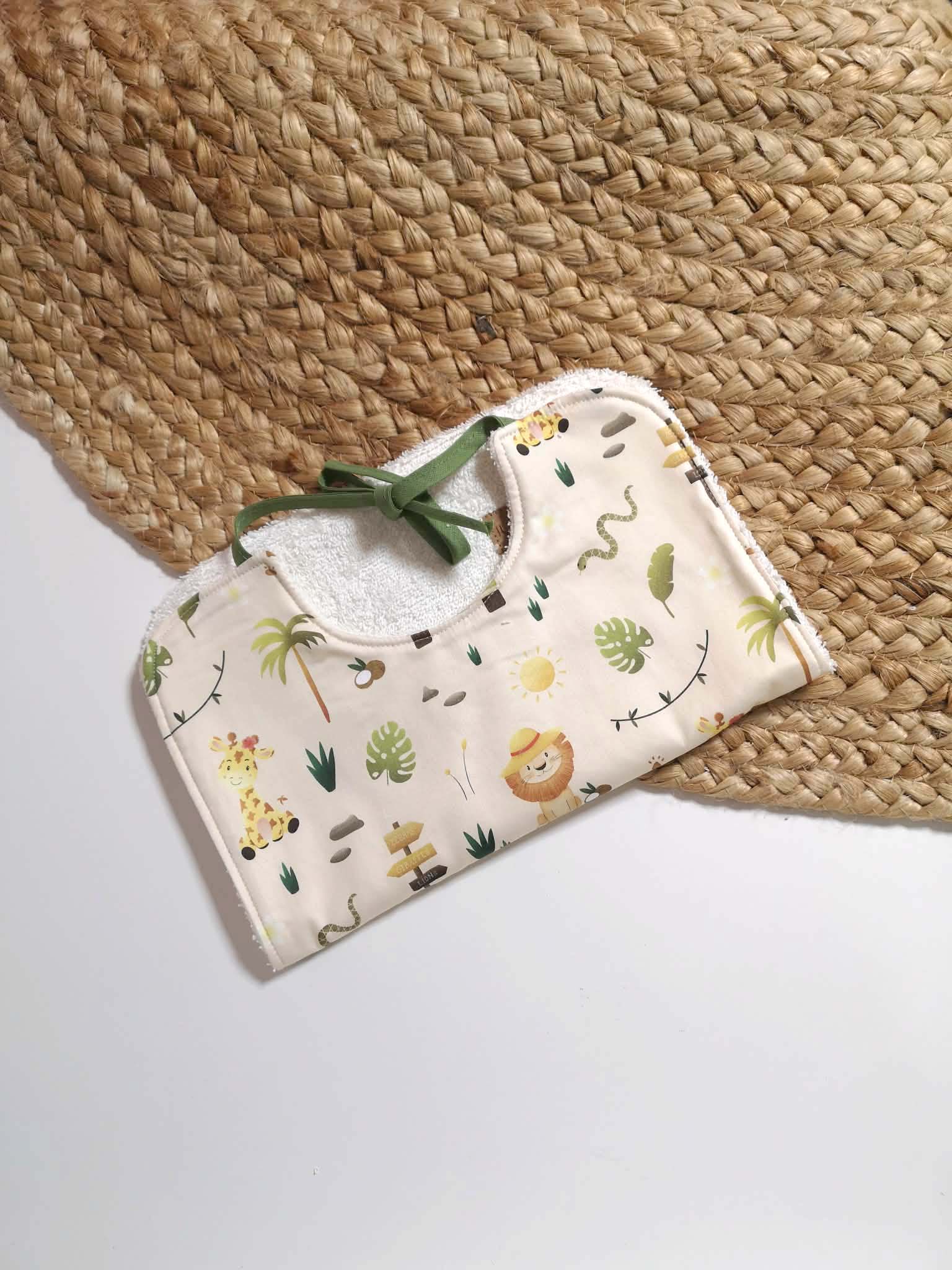 Bavoir bébé classique en coton bio - motif Mini Safari