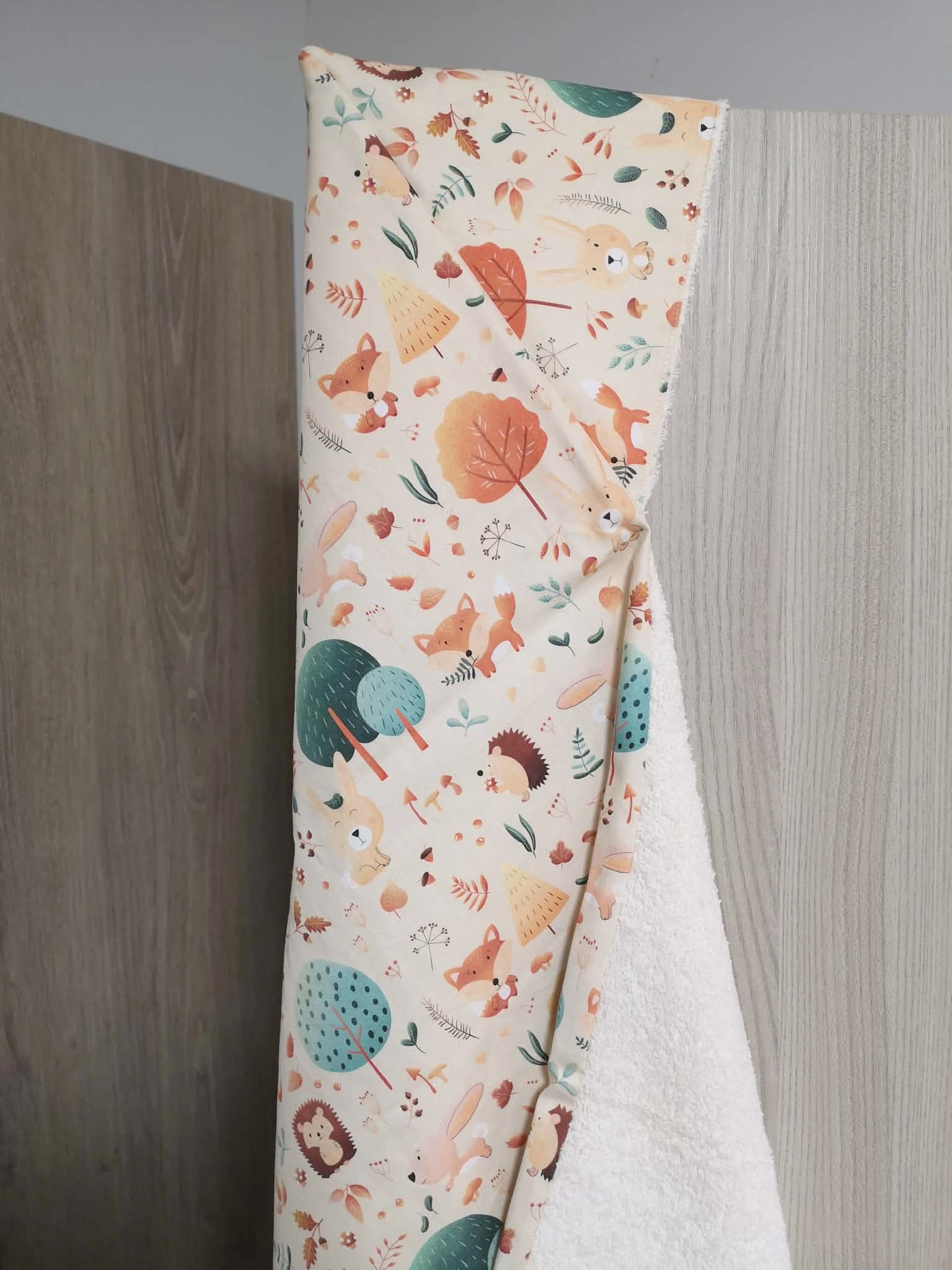 Cape de bain bébé en éponge bio - motif Woodland