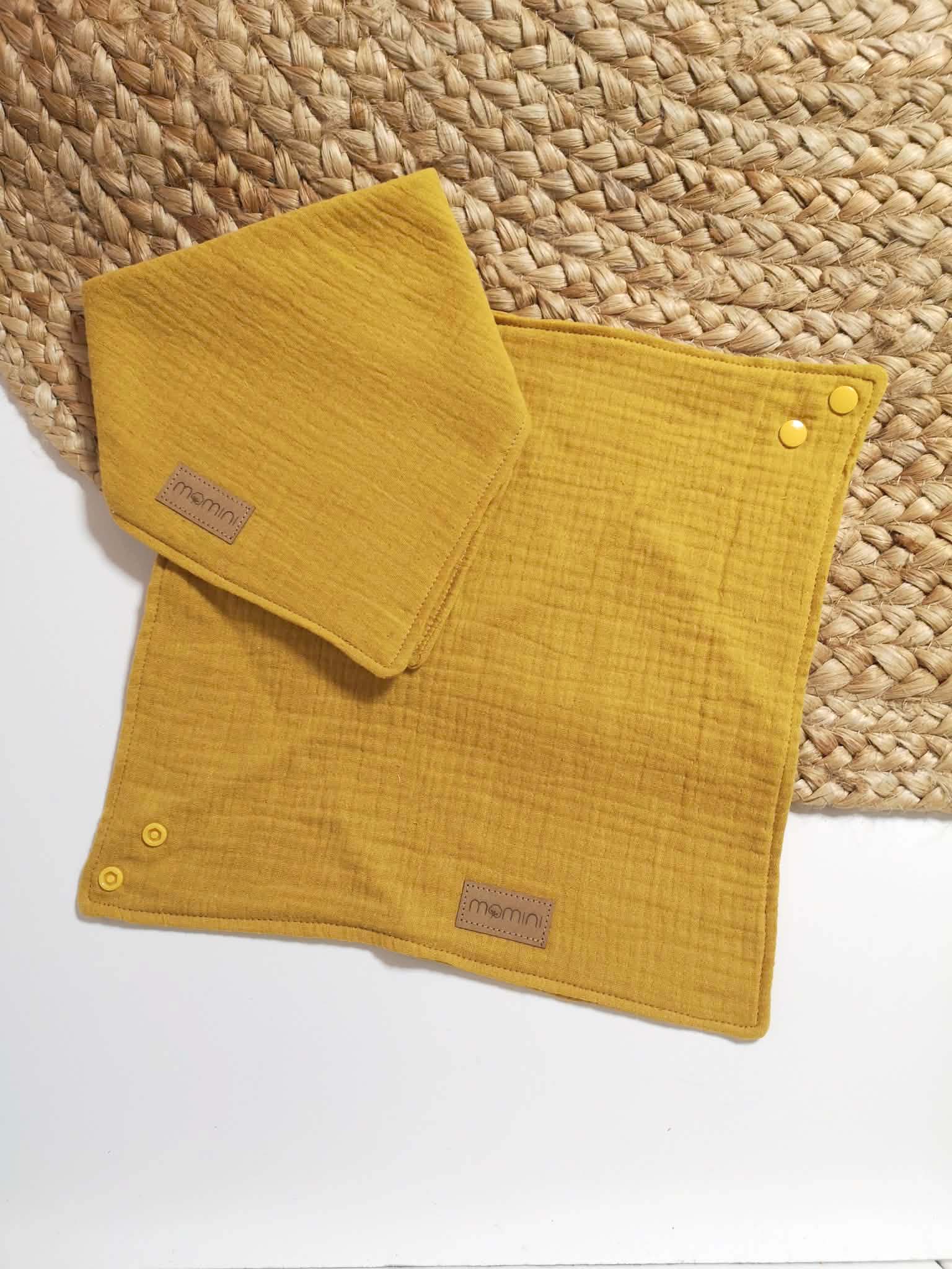 Foulard bavoir bébé en gaze de coton bio personnalisable