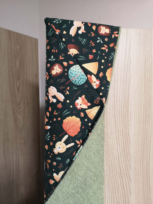 Cape de bain bébé en coton biologique - motif Woodland