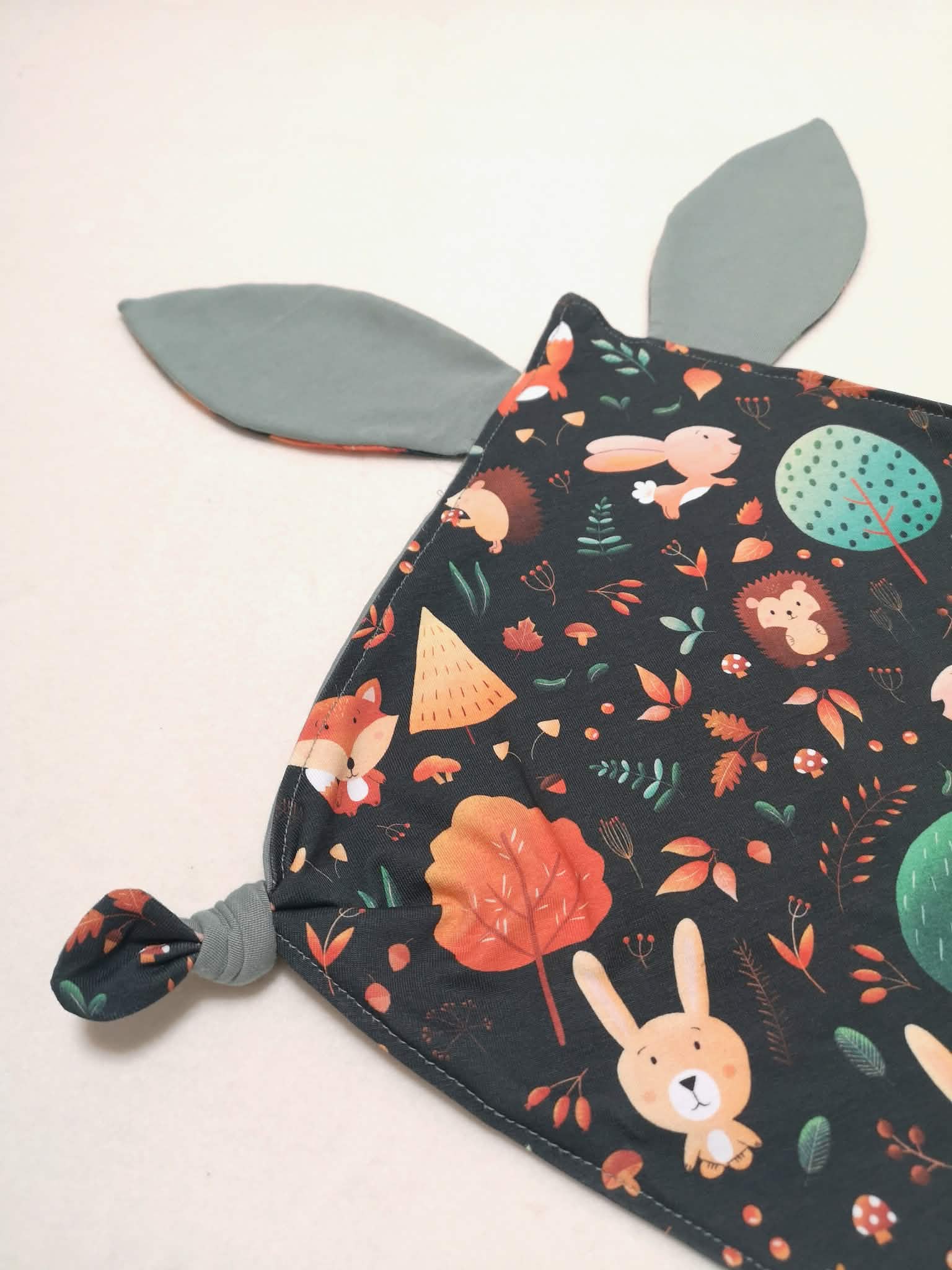 Doudou bébé en jersey biologique - motif Woodland