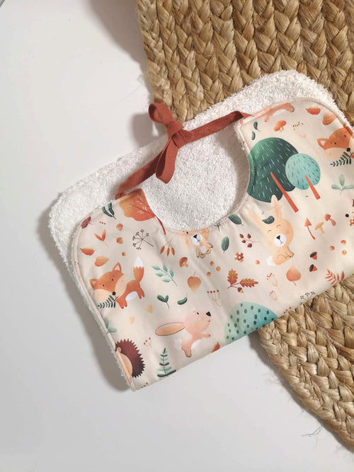 Bavoir bébé classique en coton biologique - motif Woodland