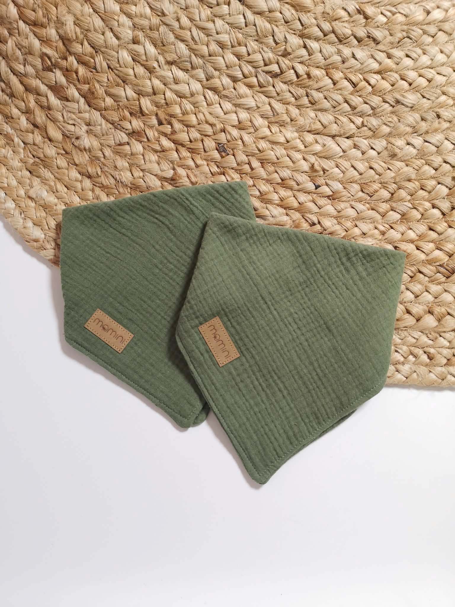 Foulard bavoir bébé en gaze de coton bio personnalisable