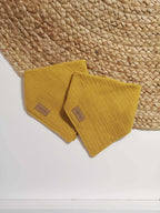Foulard bavoir bébé en gaze de coton bio personnalisable