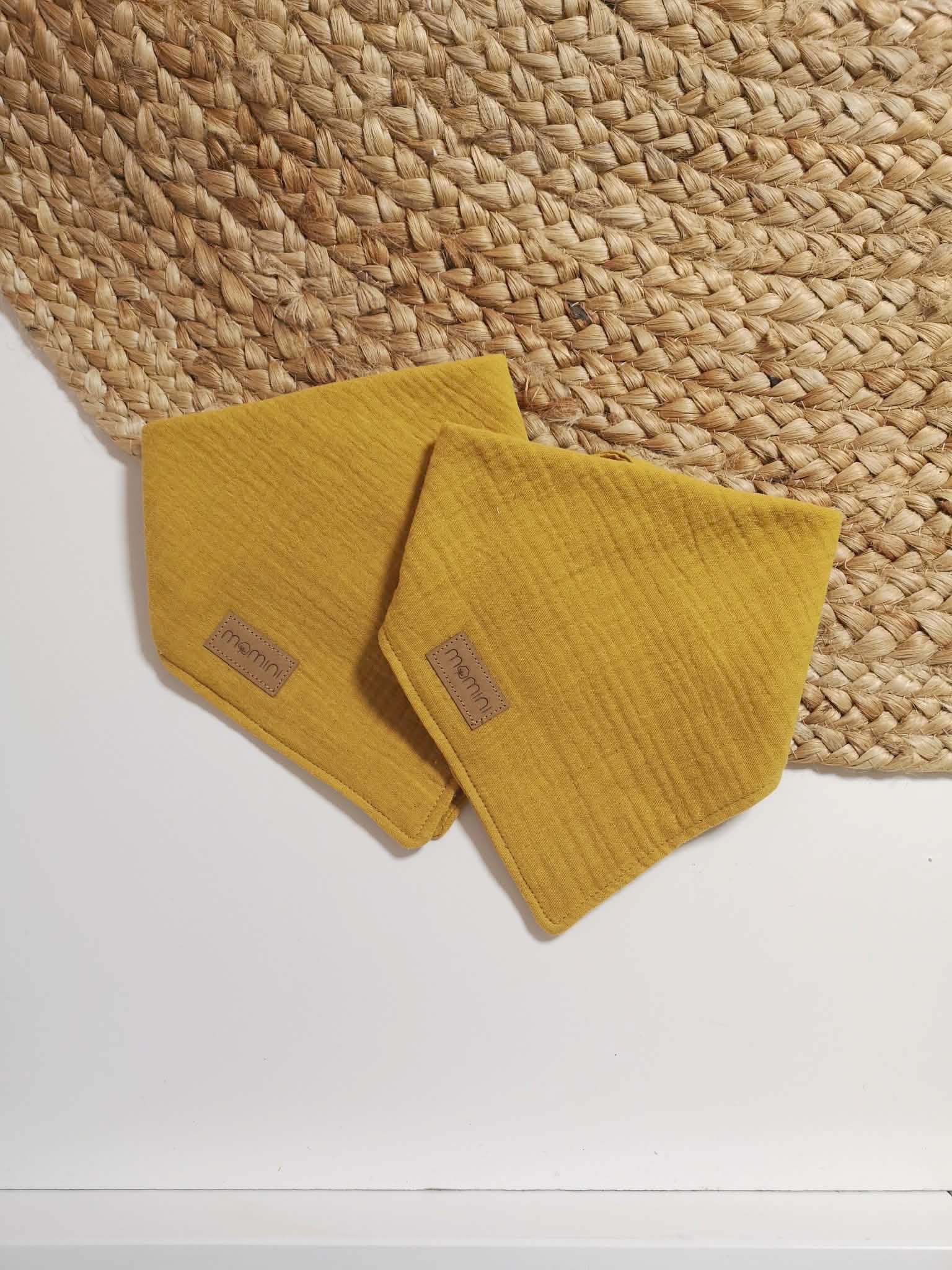 Foulard bavoir bébé en gaze de coton bio personnalisable