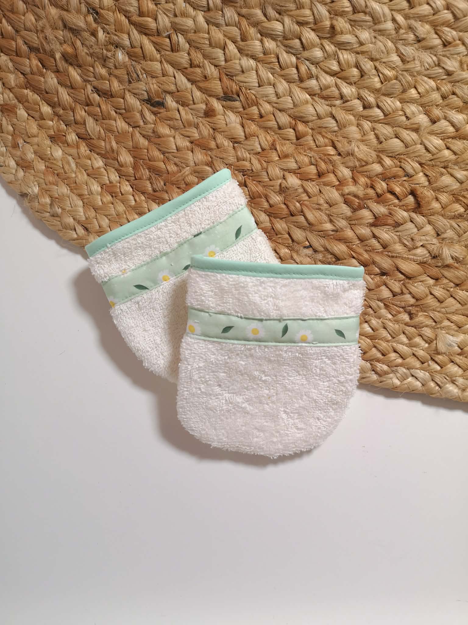 Gants de toilette enfant en coton bio – Pêches & Pâquerettes