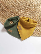Foulard bavoir bébé en gaze de coton bio personnalisable