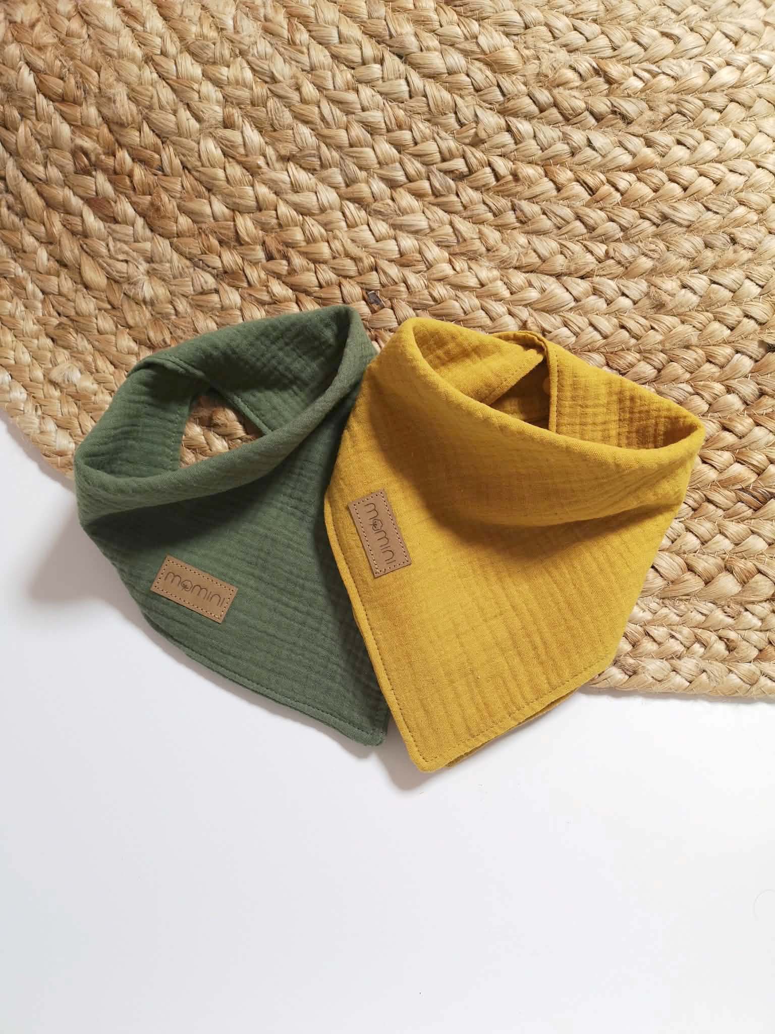 Foulard bavoir bébé en gaze de coton bio personnalisable