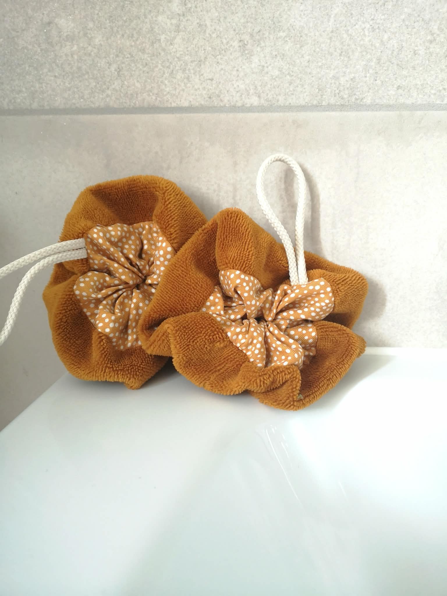 fleur-de-douche-bebe-enfant-maman-eponge-bambou-ocre